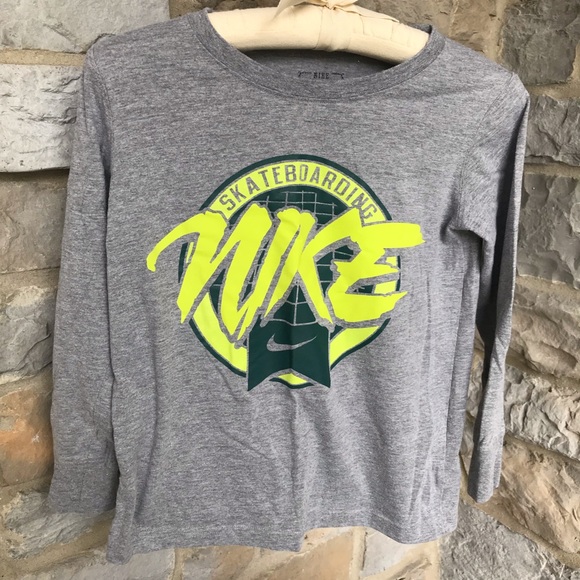 Nike Gray and Green Long Sleeve Shirt Size 8-10 - Picture 2 of 6
